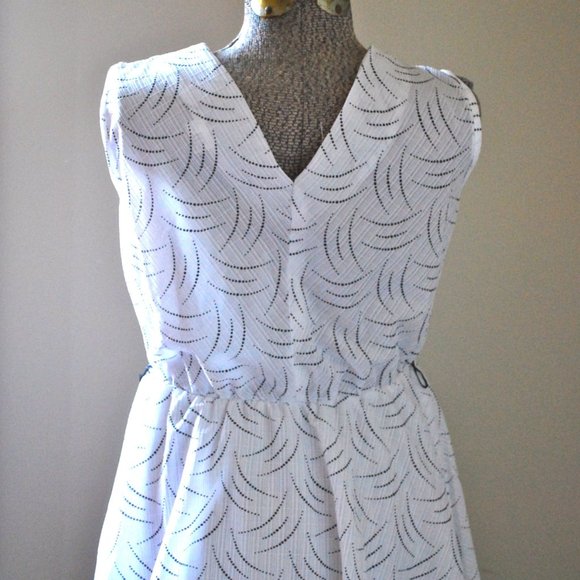 Black and white patterned wrap dress - Picture 6 of 7